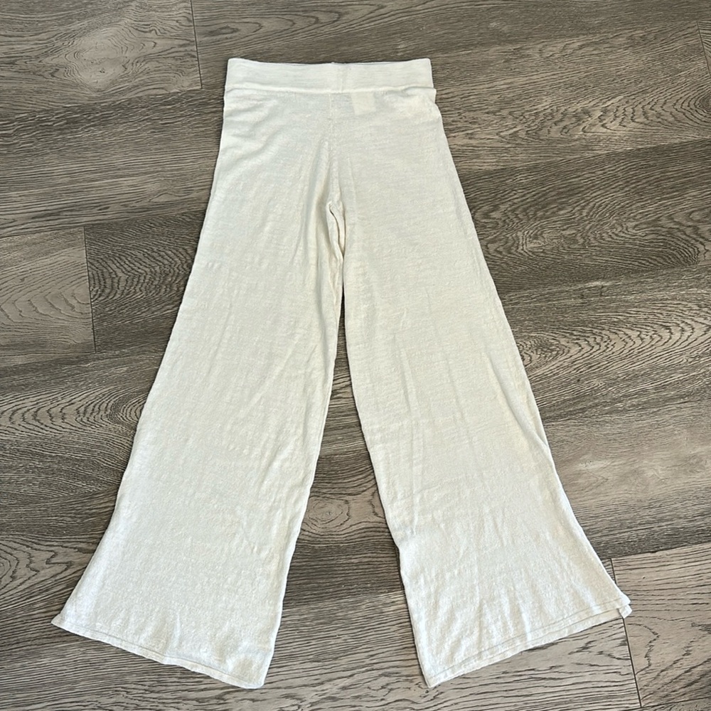 Minnie Rose wide-leg pant with elastic waist. Super soft linen/poly blend.